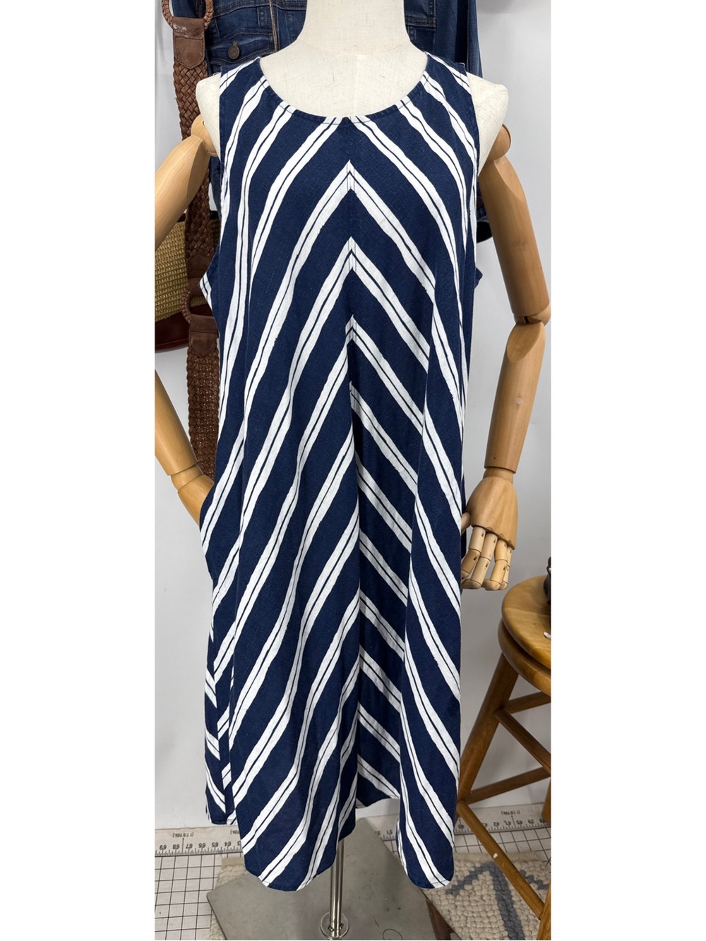 Lands' End Striped Linen Sleeveless Swing Dress. L-13/16